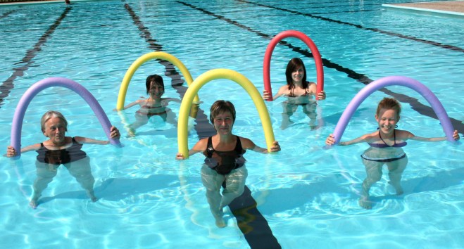 Thriving-Baby-Boomers - AquaFitness - AquaFit participants using pool noodles